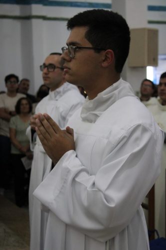 Ministerios-de-Leitor-e-Acolitos-aos-seminaristas-2025-52