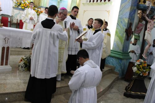 Ministerios-de-Leitor-e-Acolitos-aos-seminaristas-2025-53