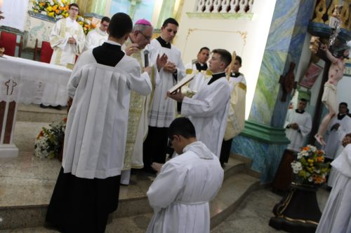 Ministerios-de-Leitor-e-Acolitos-aos-seminaristas-2025-54