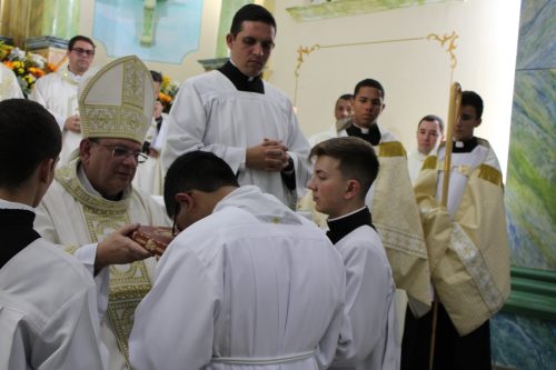 Ministerios-de-Leitor-e-Acolitos-aos-seminaristas-2025-58