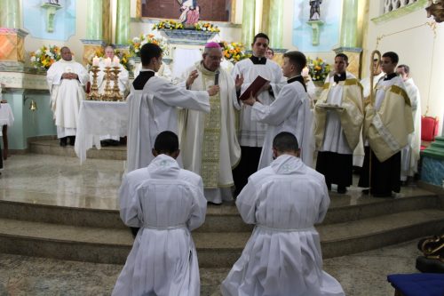 Ministerios-de-Leitor-e-Acolitos-aos-seminaristas-2025-63
