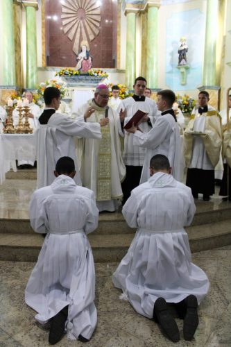 Ministerios-de-Leitor-e-Acolitos-aos-seminaristas-2025-65
