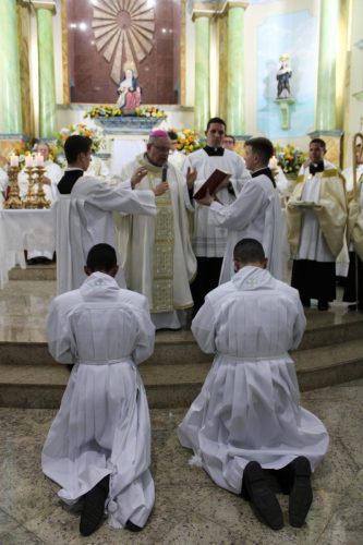 Ministerios-de-Leitor-e-Acolitos-aos-seminaristas-2025-66