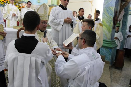 Ministerios-de-Leitor-e-Acolitos-aos-seminaristas-2025-69