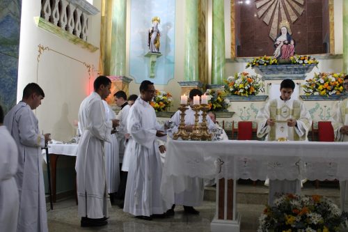 Ministerios-de-Leitor-e-Acolitos-aos-seminaristas-2025-83