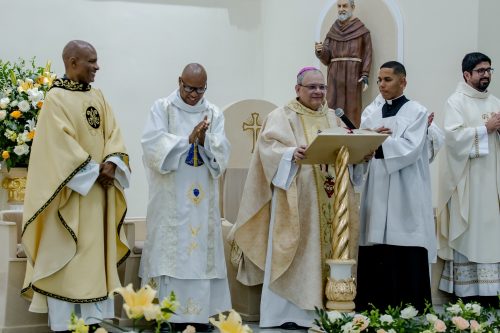 Missa-Solene-com-Dom-Joel-de-Nossa-Senhora-Aparecida-em-Piabeta-3