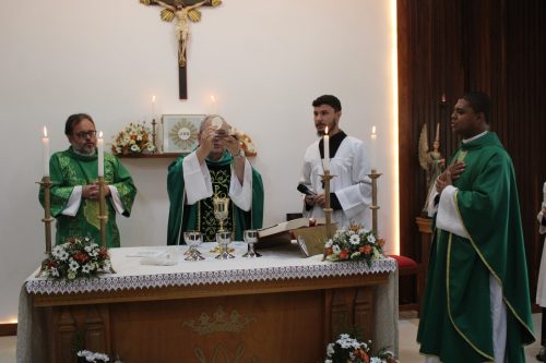 Missa-com-Dom-Joel-na-Capela-Nossa-Senhora-Aparecida Paroquia-Sao-Cristovao Teresopolis Foto-Rogerio-Tosta-70