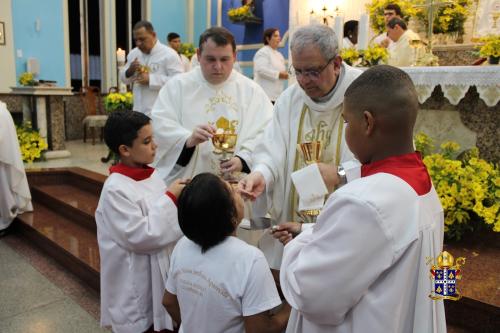 Missa-de-Crisma-com-Dom-Joel-na-Paroquia-Nossa-Senhora-Aparecida-Parada-Modelo Fotos-Rogerio-Tosta-193