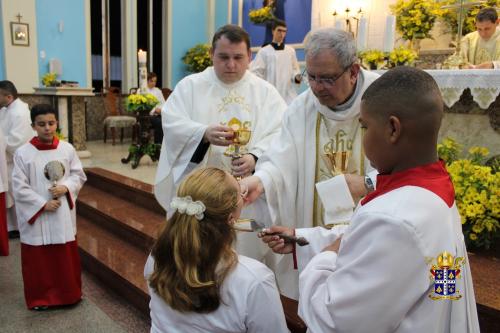Missa-de-Crisma-com-Dom-Joel-na-Paroquia-Nossa-Senhora-Aparecida-Parada-Modelo Fotos-Rogerio-Tosta-199