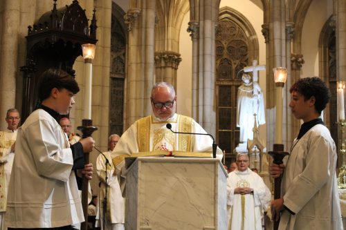 Missa de abertura na Catedral de Petrópolis