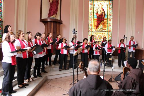 Missa-de-posse-do-Paroco-do-Sagrado-em-Petropolis-2025-109