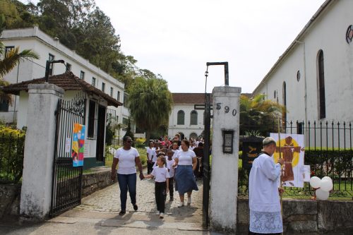 Missa-e-bencao-dos-animais-no-Centro-Educacional-Terra-Santa-10