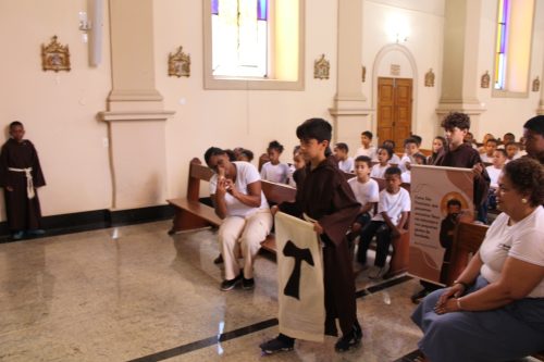 Missa-e-bencao-dos-animais-no-Centro-Educacional-Terra-Santa-52