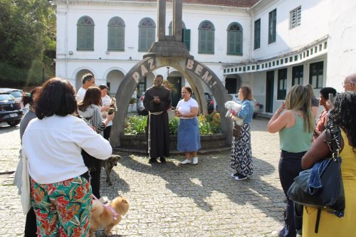 Missa-e-bencao-dos-animais-no-Centro-Educacional-Terra-Santa-65