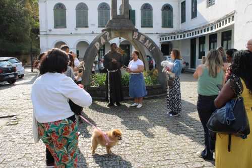Missa-e-bencao-dos-animais-no-Centro-Educacional-Terra-Santa-66