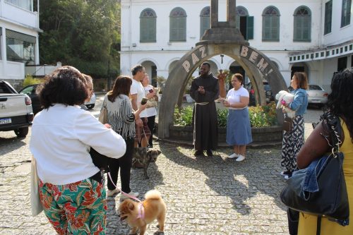 Missa-e-bencao-dos-animais-no-Centro-Educacional-Terra-Santa-68