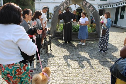 Missa-e-bencao-dos-animais-no-Centro-Educacional-Terra-Santa-71