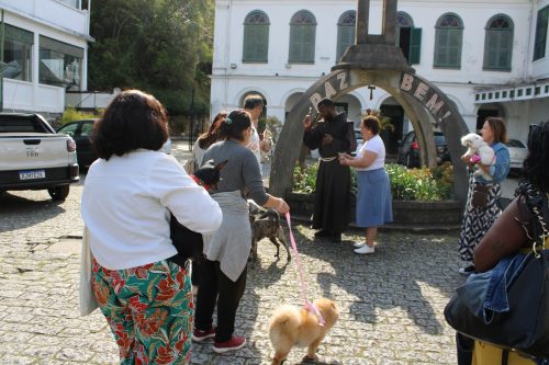 Missa-e-bencao-dos-animais-no-Centro-Educacional-Terra-Santa-73