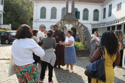 Missa-e-bencao-dos-animais-no-Centro-Educacional-Terra-Santa-77