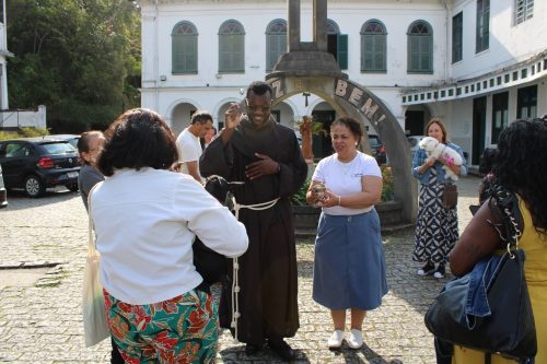 Missa-e-bencao-dos-animais-no-Centro-Educacional-Terra-Santa-79
