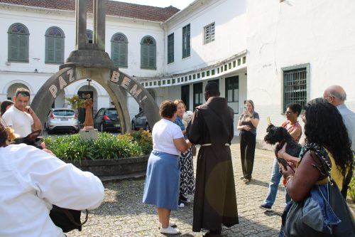Missa-e-bencao-dos-animais-no-Centro-Educacional-Terra-Santa-82