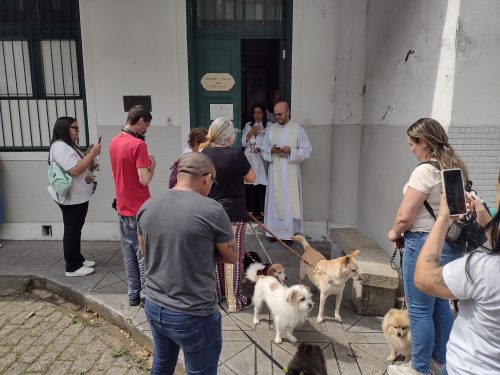 Missa-e-bencao-dos-animais-no-Centro-Educacional-Terra-Santa-85