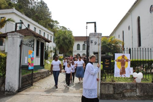 Missa-e-bencao-dos-animais-no-Centro-Educacional-Terra-Santa-9