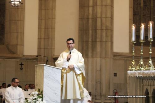 Missa-em-acao-de-gracas-pela-nomeacao-do-monsenhor-Jose-maria-107