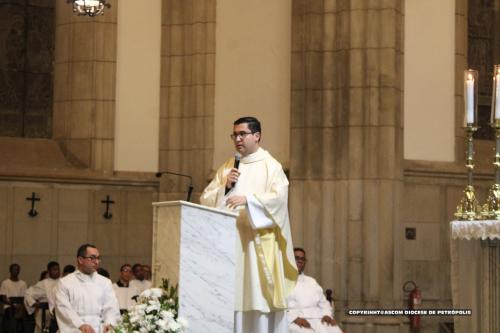 Missa-em-acao-de-gracas-pela-nomeacao-do-monsenhor-Jose-maria-108