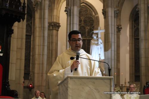 Missa-em-acao-de-gracas-pela-nomeacao-do-monsenhor-Jose-maria-109