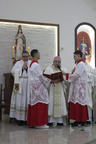 Posse-do-Padre-Leonardo-na-Paroquia-Sao-Pedro-em-Teresopolis-39