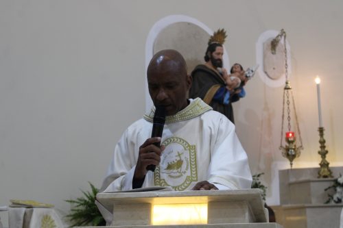 Posse-do-Padre-Marquinho-na-Paroquia-de-Venda-Nova-40