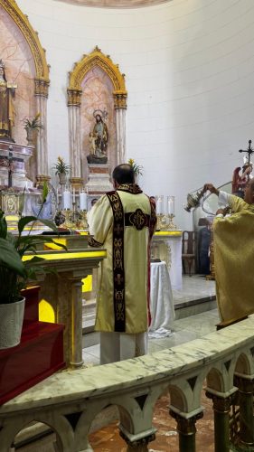 Reliquia-de-Sao-Carlo-Acustis-Missa-na-Igreja-Santa-Teresa-2