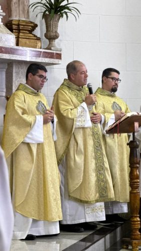 Reliquia-de-Sao-Carlo-Acustis-Missa-na-Igreja-Santa-Teresa-7