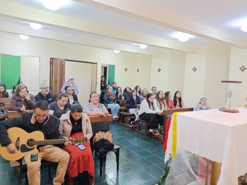 casa-das-Religiosas-de-Maria-Imaculada-e-encontro-com-os-jovens-universitarios-1