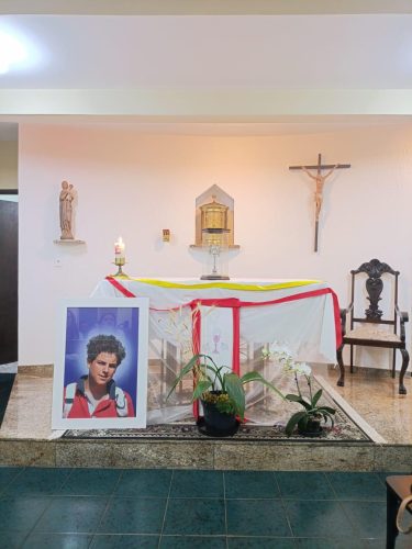 casa-das-Religiosas-de-Maria-Imaculada-e-encontro-com-os-jovens-universitarios-7